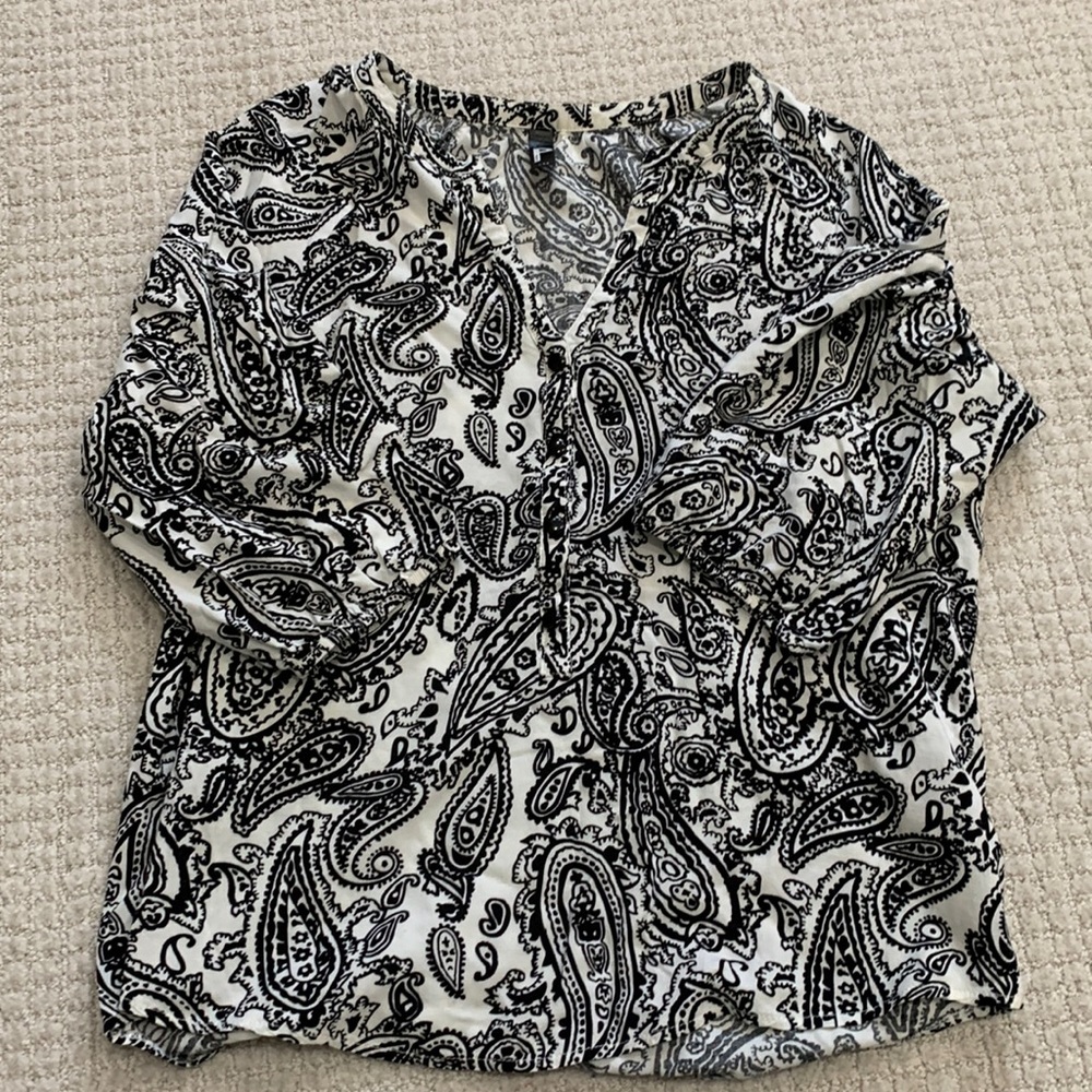 Black and while paisley shirt with buttons